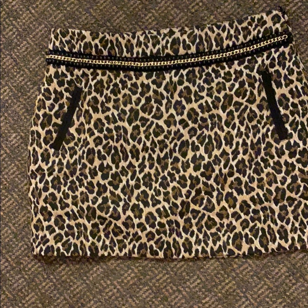 Well made. Lined. Pull on. Animal mini